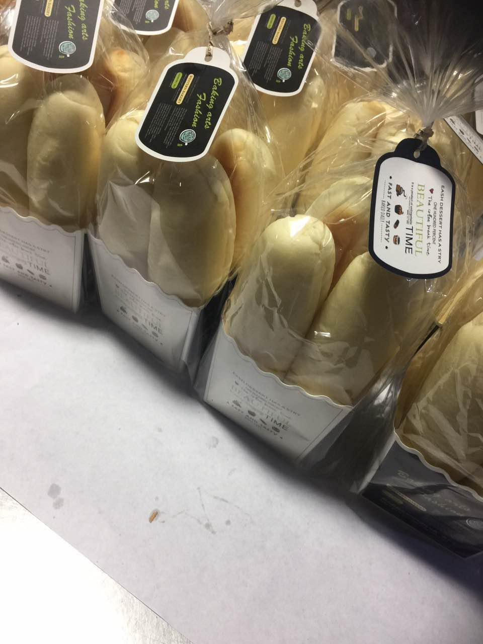 魂?duì)繅艨M的白面包，終于出現(xiàn)了。白面包，愛的就是你，我選擇，我喜歡